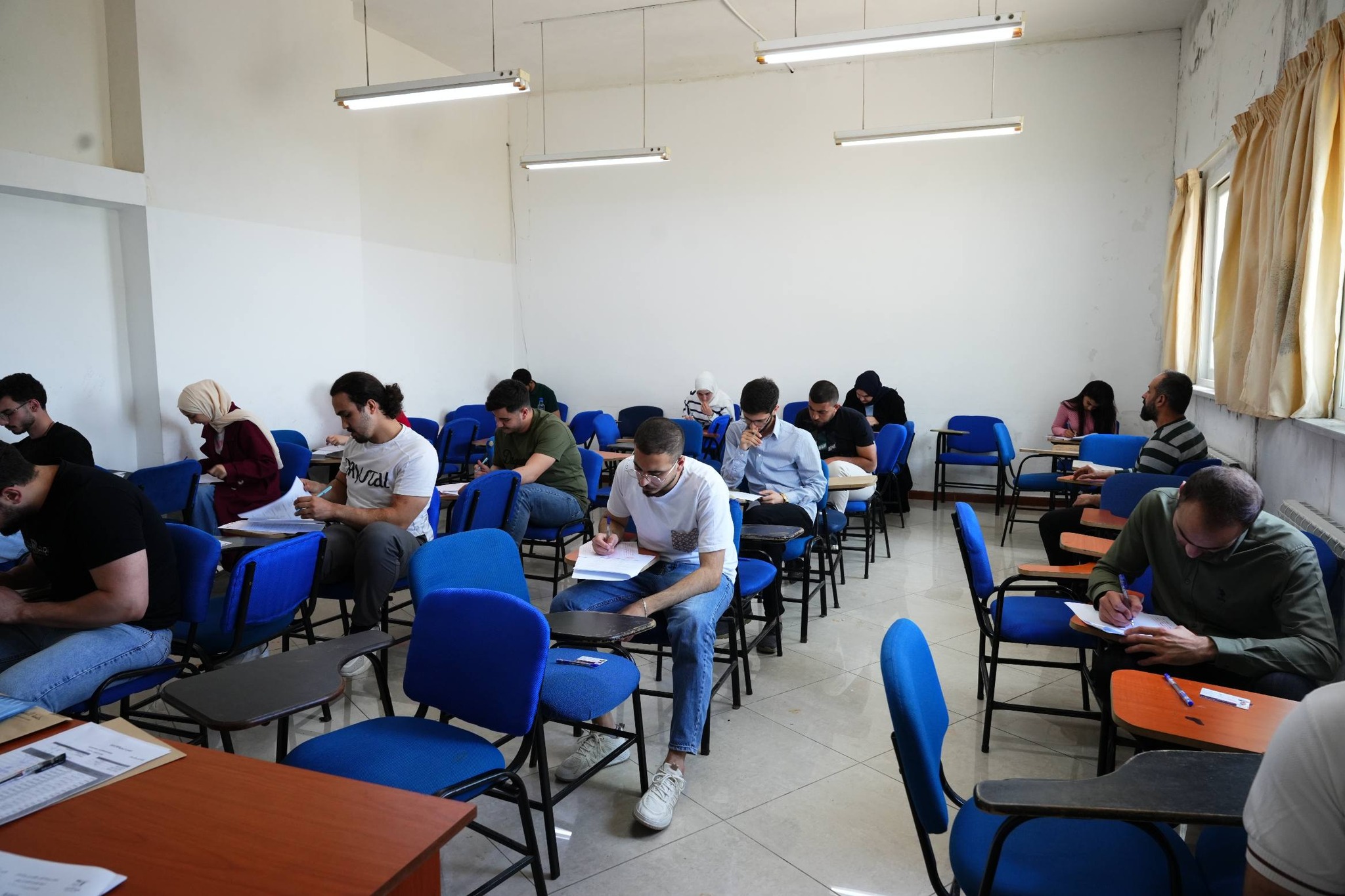 جانب من بداية الامتحانات النظرية للفصل الربيعي في جامعة الأندلس الخاصة للعلوم الطبية اليوم 2 / 6 / 2026