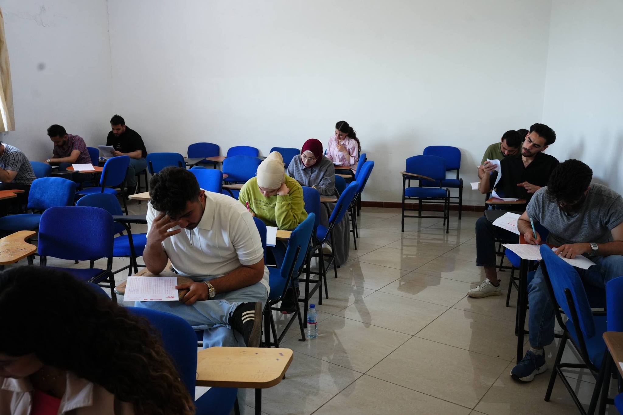 جانب من بداية الامتحانات النظرية للفصل الربيعي في جامعة الأندلس الخاصة للعلوم الطبية اليوم 2 / 6 / 2026