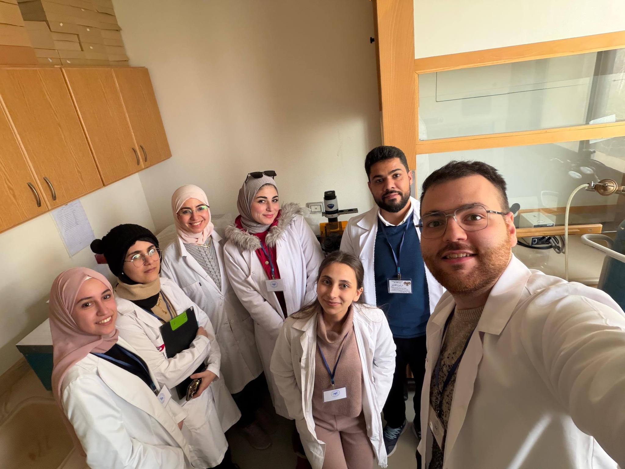 طلاب السنة الخامسة في كلية الصيدلة بجامعة الأندلس يباشرون مشروع تخرجهم في هيئة الطاقة الذرية