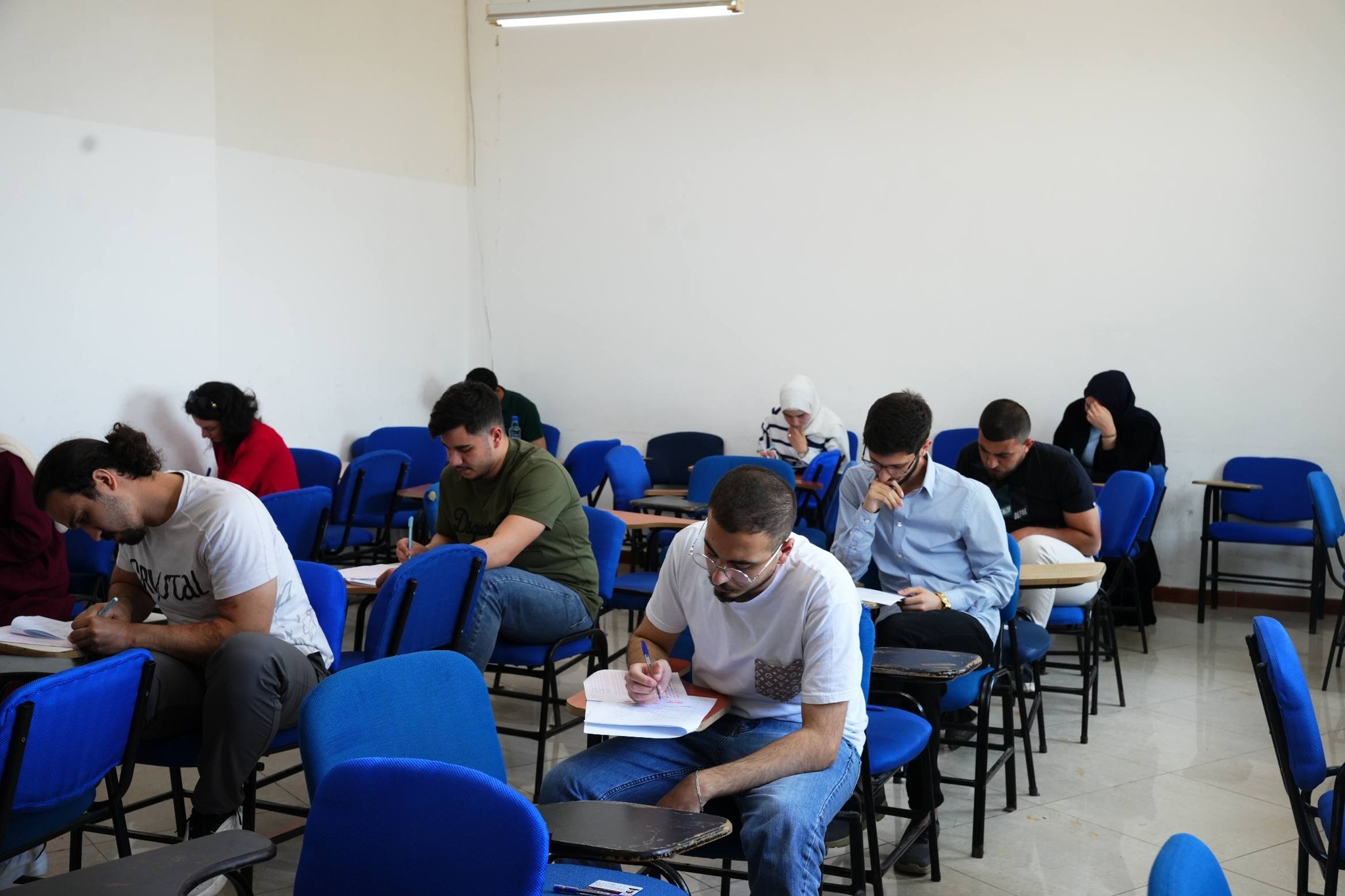 جانب من بداية الامتحانات النظرية للفصل الربيعي في جامعة الأندلس الخاصة للعلوم الطبية اليوم 2 / 6 / 2026