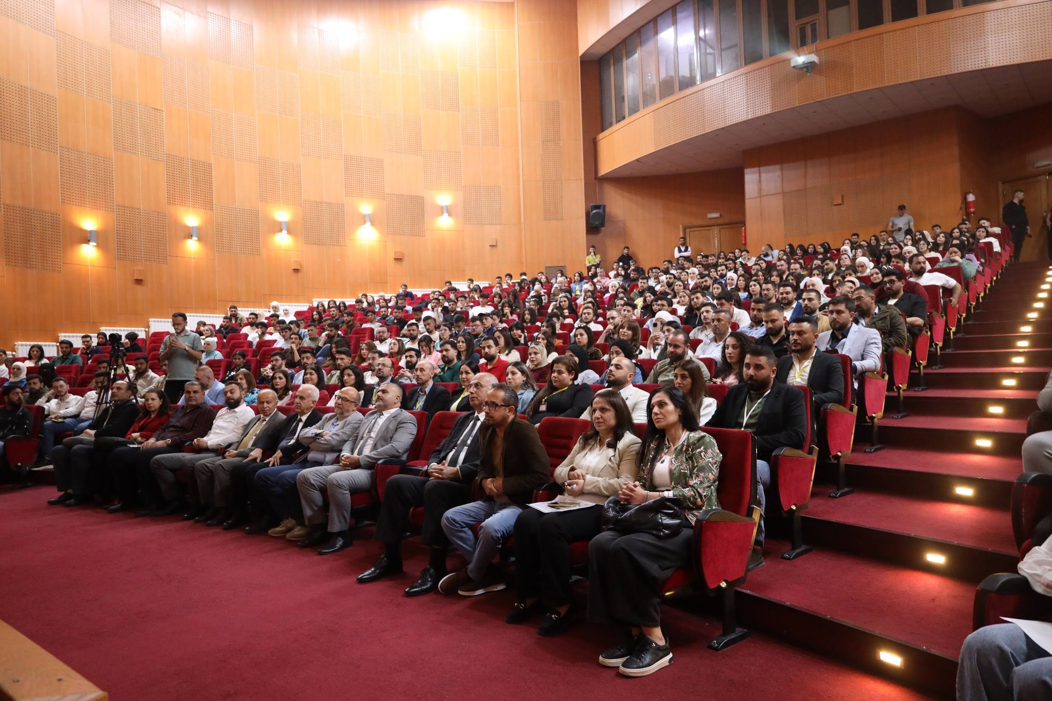 جامعة الأندلس تحتفي بخريجيها في اجتماع موسع: إطلاق هيئة وبوابة الخريجين واستعراض قصص نجاح مهنية