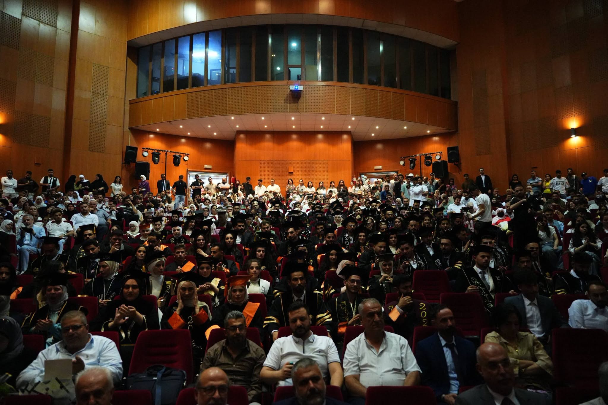 جامعة الأندلس تبارك لخريجي كلية طب الأسنان للعام الدراسي 2025/2026 مع أطيب الأمنيات بمستقبل واعد