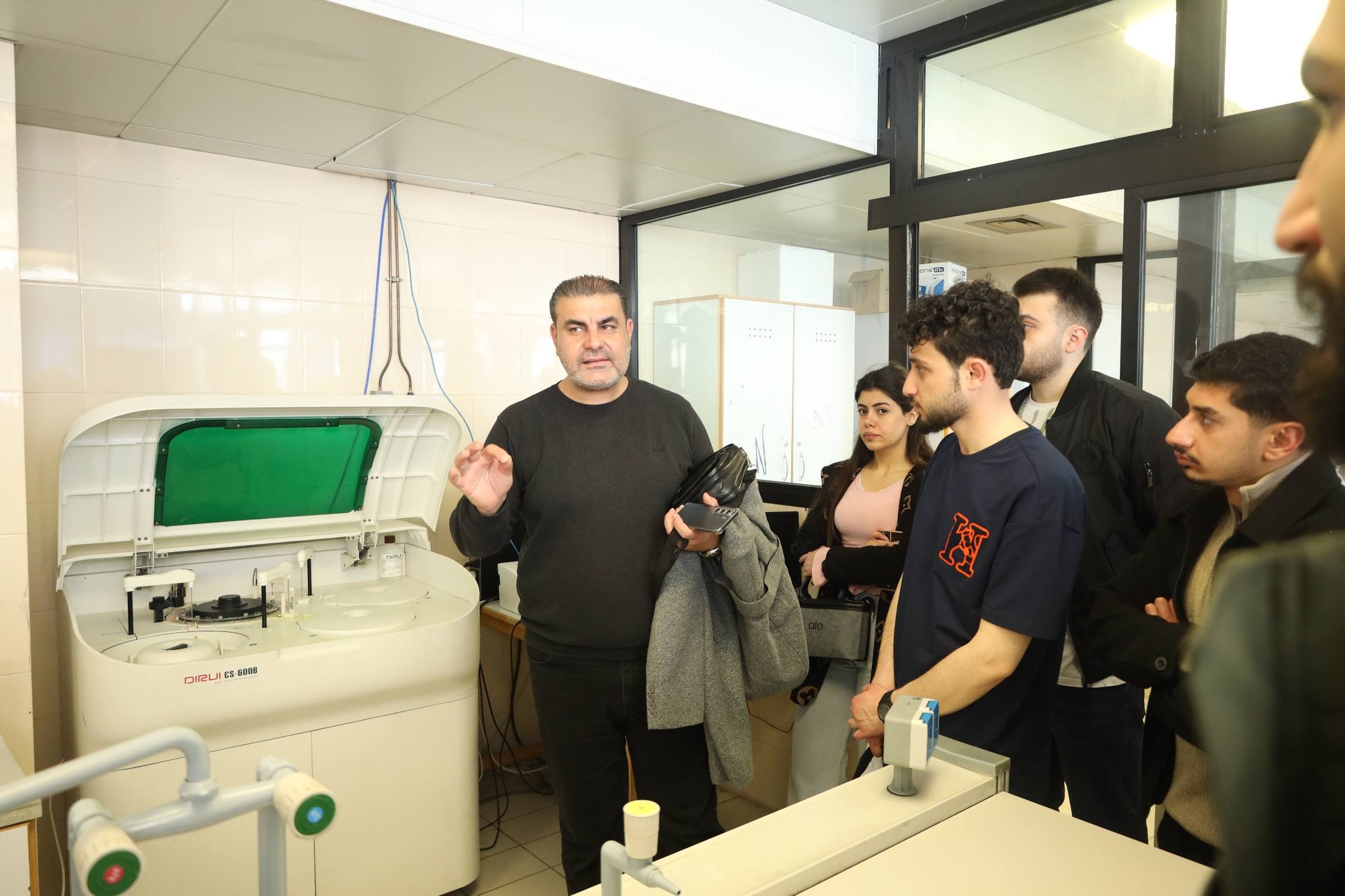 كلية الهندسة الطبية في جامعة الأندلس تنظم رحلة علمية إلى مشفى اللاذقية الجامعي للاطلاع على أجهزة التصوير الطبي والعناية المشددة والمخابر