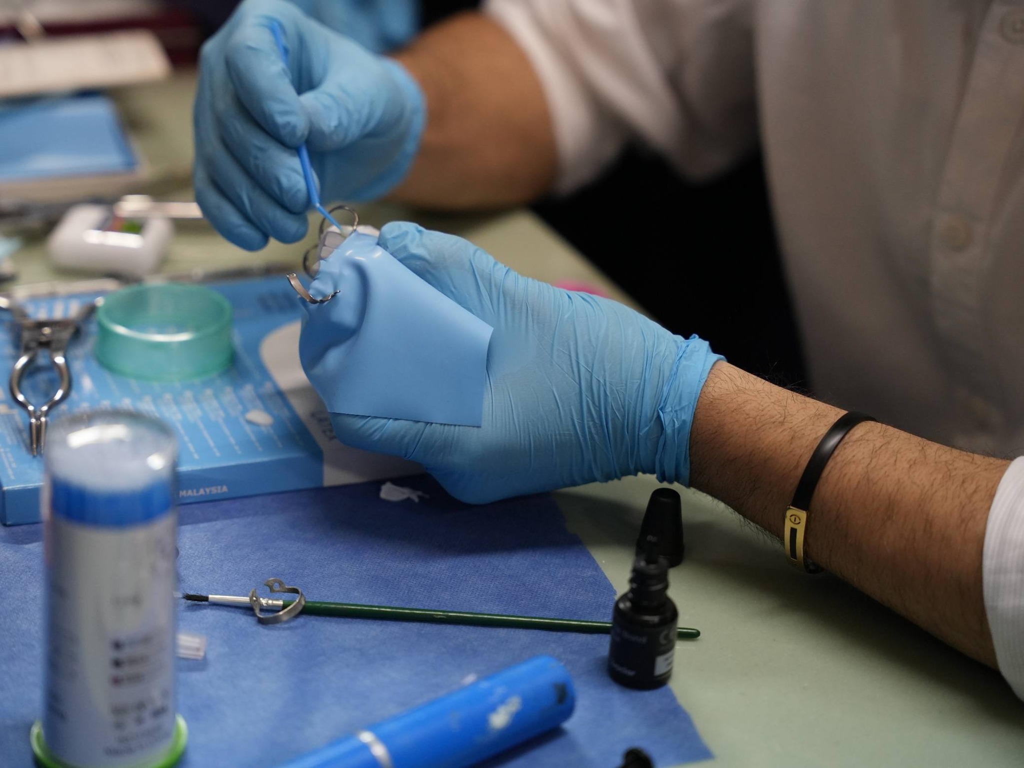 كلية طب الأسنان في جامعة الأندلس تنظّم تدريباً عملياً حول الوجوه التجميلية بهدف تطوير المهارات السريرية للطلاب