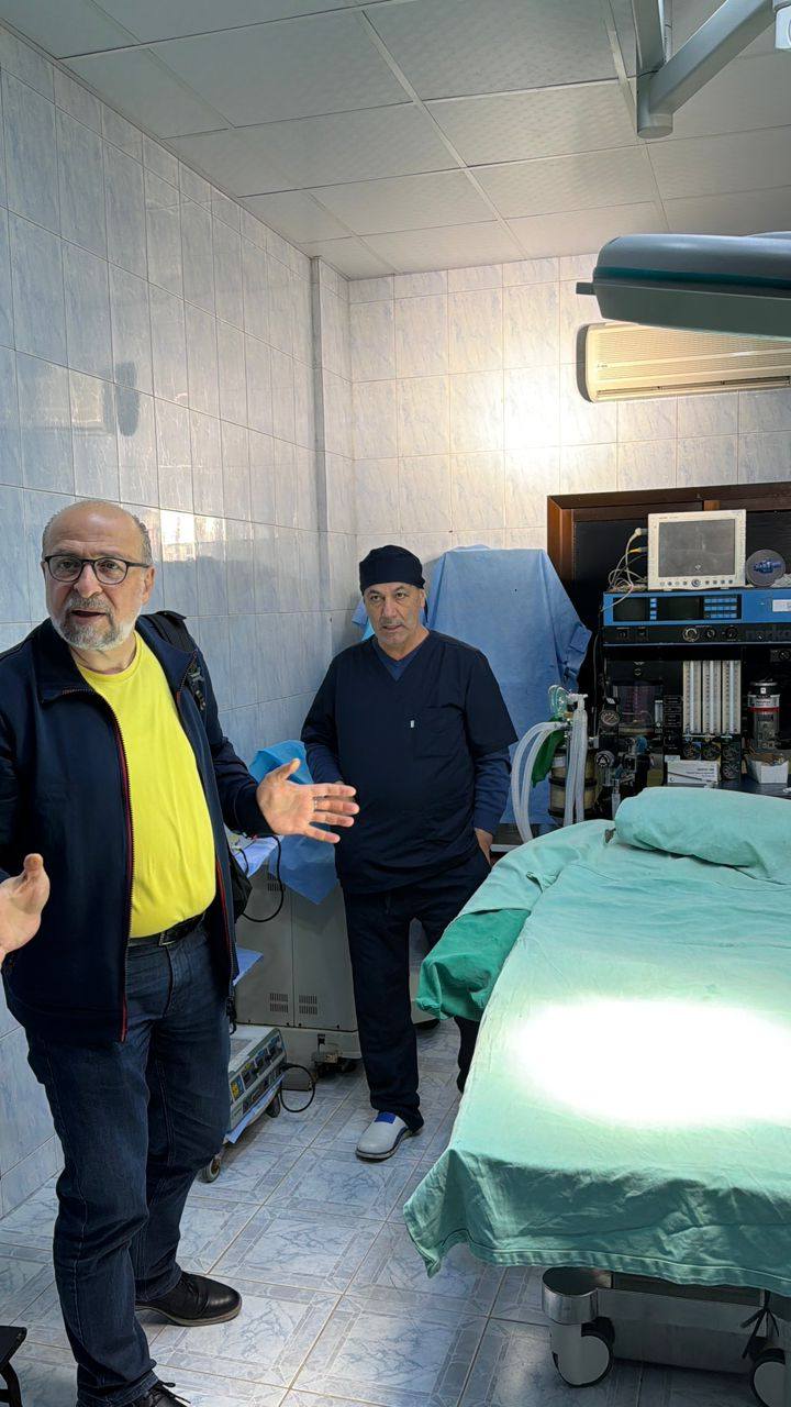 طلاب إدارة المشافي بجامعة الأندلس يجرون زيارة ميدانية استطلاعية لمشفى القدموس الوطني ومشفى الحياة التخصصي لتحليل المعايير التصميمية والوظيفية للمنشآت الصحية