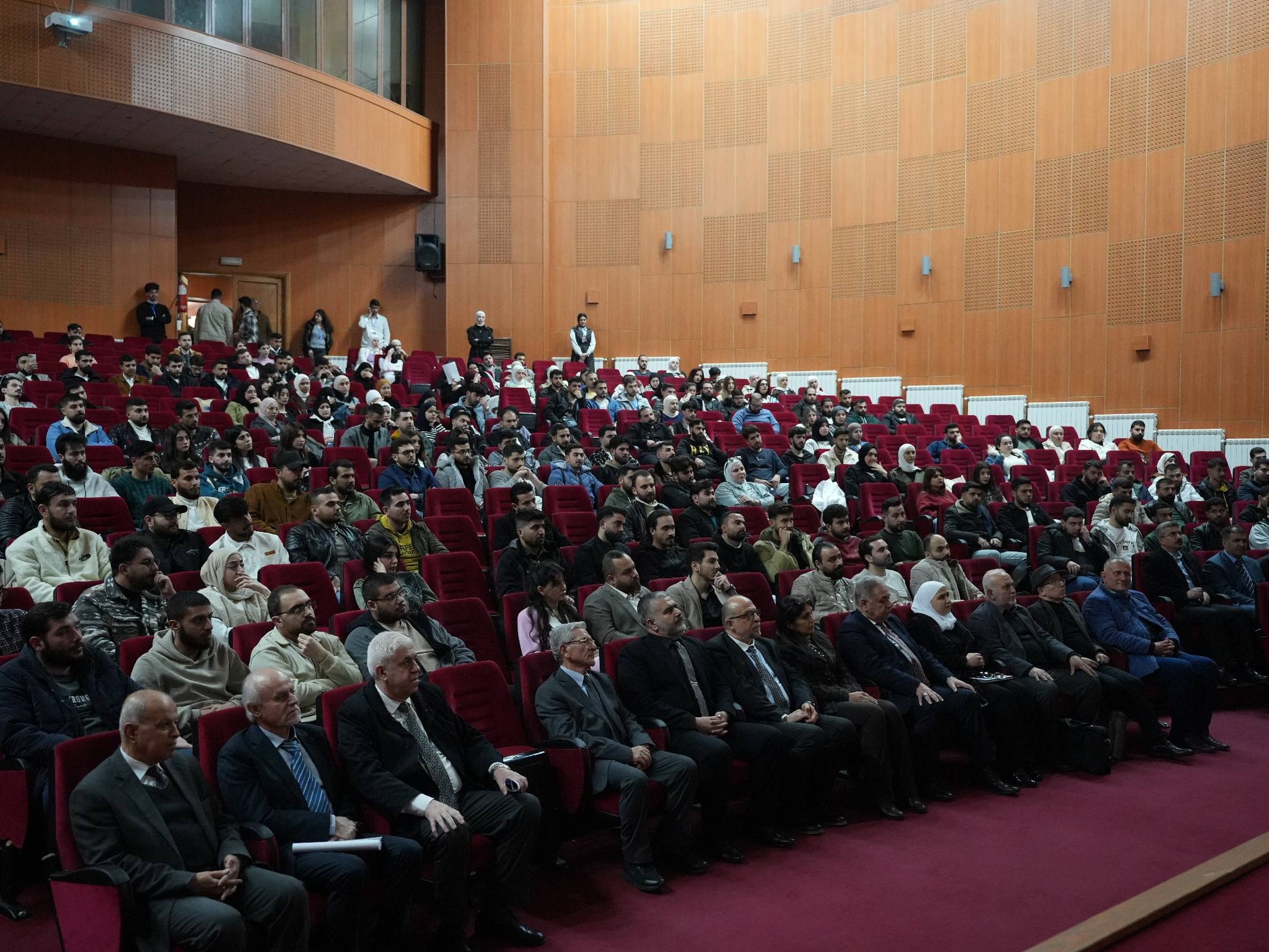 كلية طب الأسنان وكلية الصيدلة في جامعة الأندلس تنظّمان يوماً علمياً مميزاً يجمع التخصصات الأكاديمية والمبادرات الطلابية