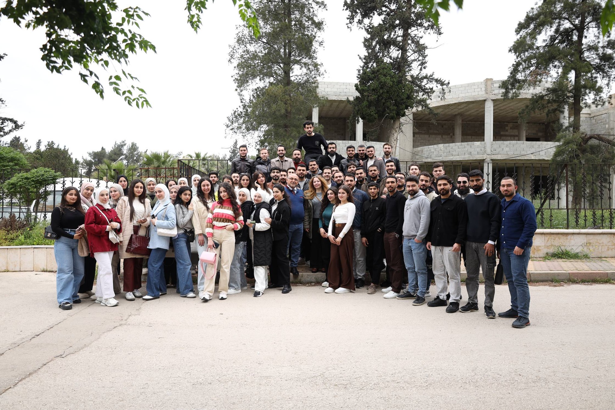 كلية الهندسة الطبية في جامعة الأندلس تنظم زيارة علمية إلى مشفى حماة الوطني للاطلاع على تقنيات تصنيع الأطراف الاصطناعية