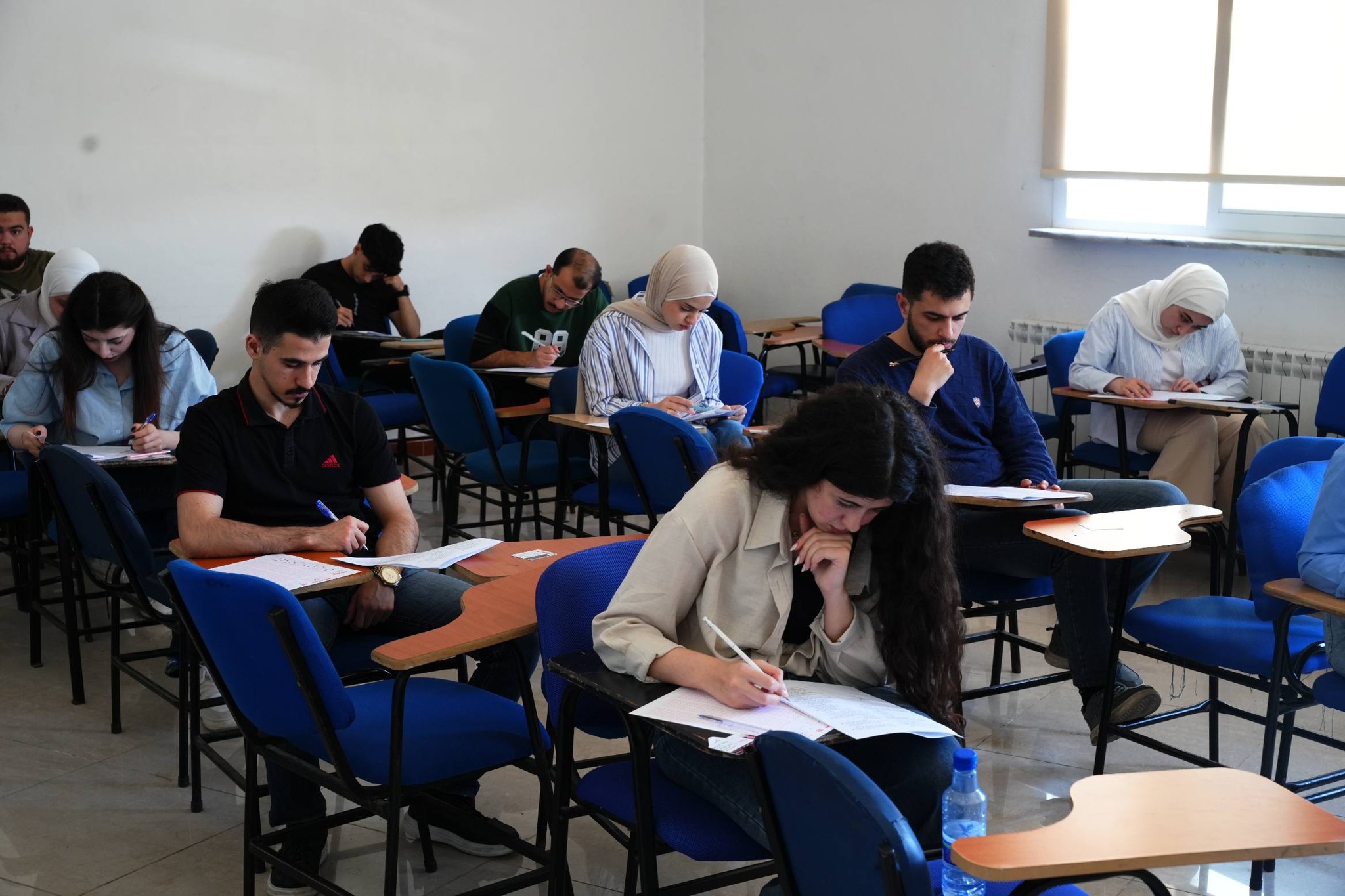 جانب من بداية الامتحانات النظرية للفصل الربيعي في جامعة الأندلس الخاصة للعلوم الطبية اليوم 2 / 6 / 2026