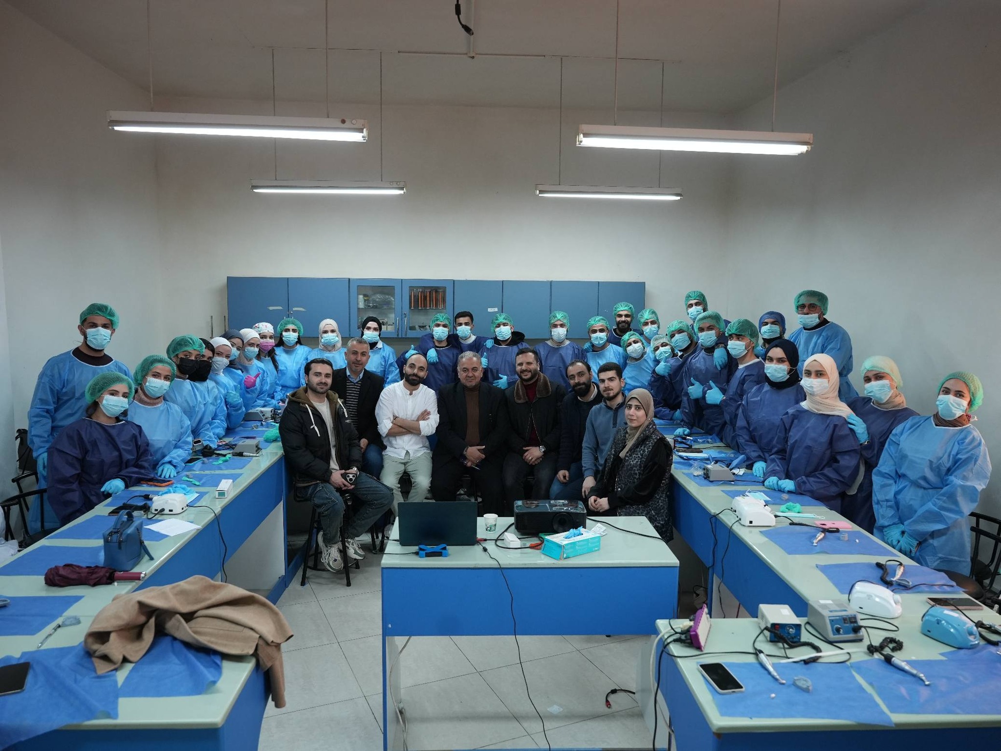 كلية طب الأسنان في جامعة الأندلس تنظّم تدريباً عملياً حول الوجوه التجميلية بهدف تطوير المهارات السريرية للطلاب