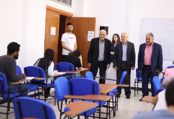 جولة تفقدية للامتحانات النظرية في جامعة الاندلس الخاصة للعلوم الطبية