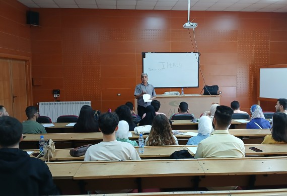 دورة تدريبية بعنوان أقسام المقالة العلمية