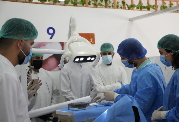تدرّب الطلاب في مقرر زرع الأسنان على أحدث التقنيات العالمية بدءًا من التشخيص والتخطيط باستخدام CBCT