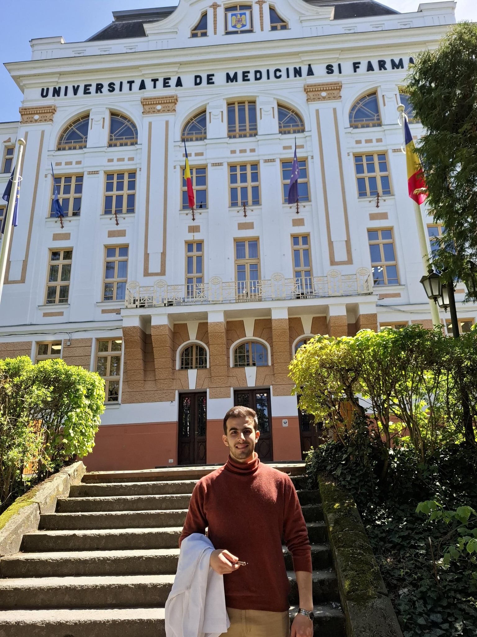 جامعة الأندلس تعلن حصول الطالب إسكندر علاء يونس من كلية طب الأسنان على منحة Erasmus+ للتبادل الطلابي في رومانيا