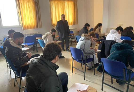 جـولـة تفقديـة للامتحانـات العمليـة في جـامعـة الأنـدلس