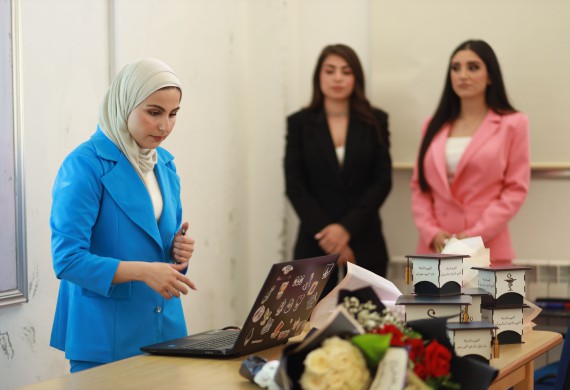 مناقشة مشاريع التخرج لطلاب كلية الصيدلة للعام الدراسي2022-2023