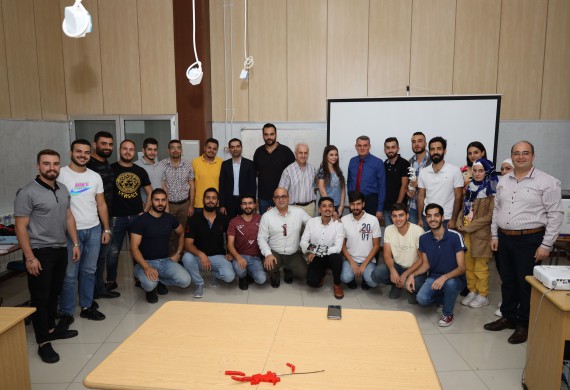 دورة تدريبية في كلية الهندسة الطبية بعنوان  " التصميم والتحكم الالكتروني الرقمي بالاطراف الصناعية "