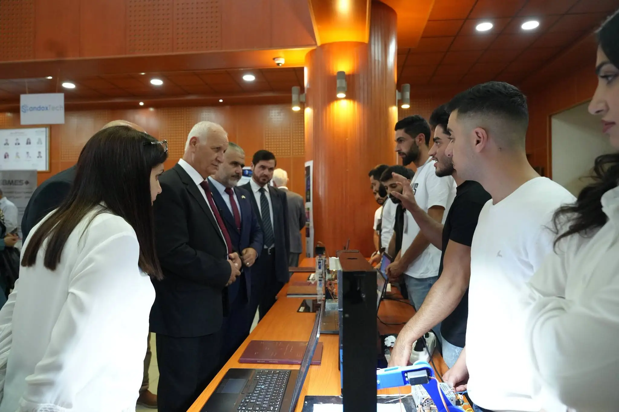 فعاليات علمية متنوعة على هامش مؤتمر جامعة الأندلس تشمل معرض بحوث مصنفة D1 ومشاريع الهندسة الطبية ومعرض تجهيزات من شركات متخصصة