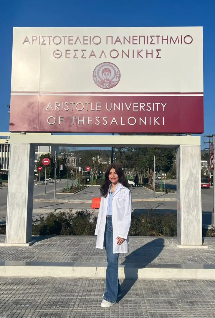 مشاركة طالبة من الطب البشري في جامعة الأندلس في برنامج التبادل الأكاديمي Erasmus+ جامعة ( أريستوتل في سالونيك – اليونان )