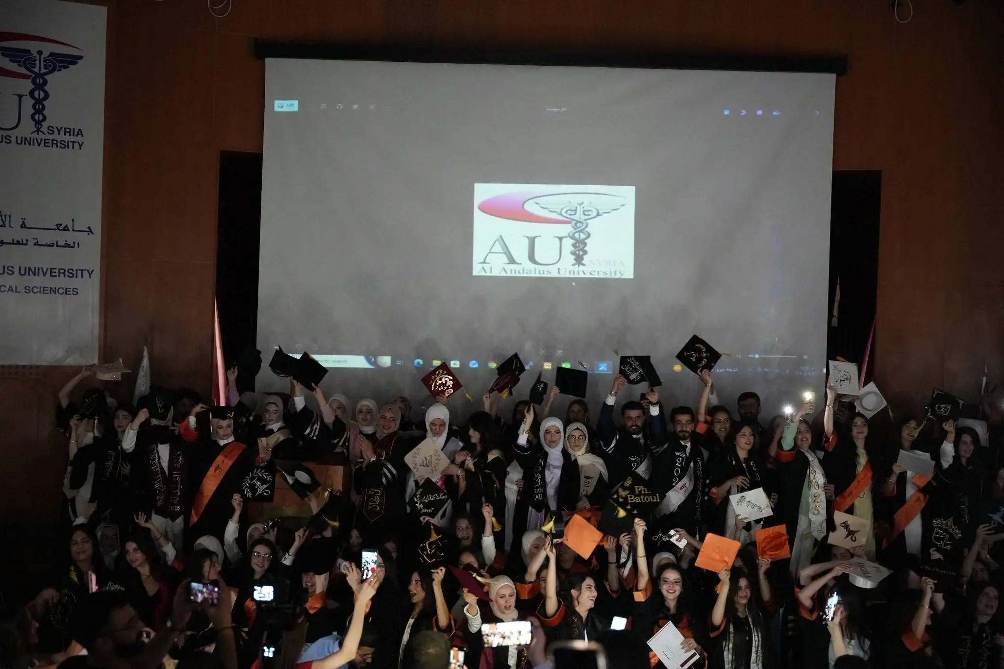 جامعة الأندلس الخاصة للعلوم الطبية تحتفي بطلاب كلية الصيدلة في حفل تخرج دفعة 2025/2026