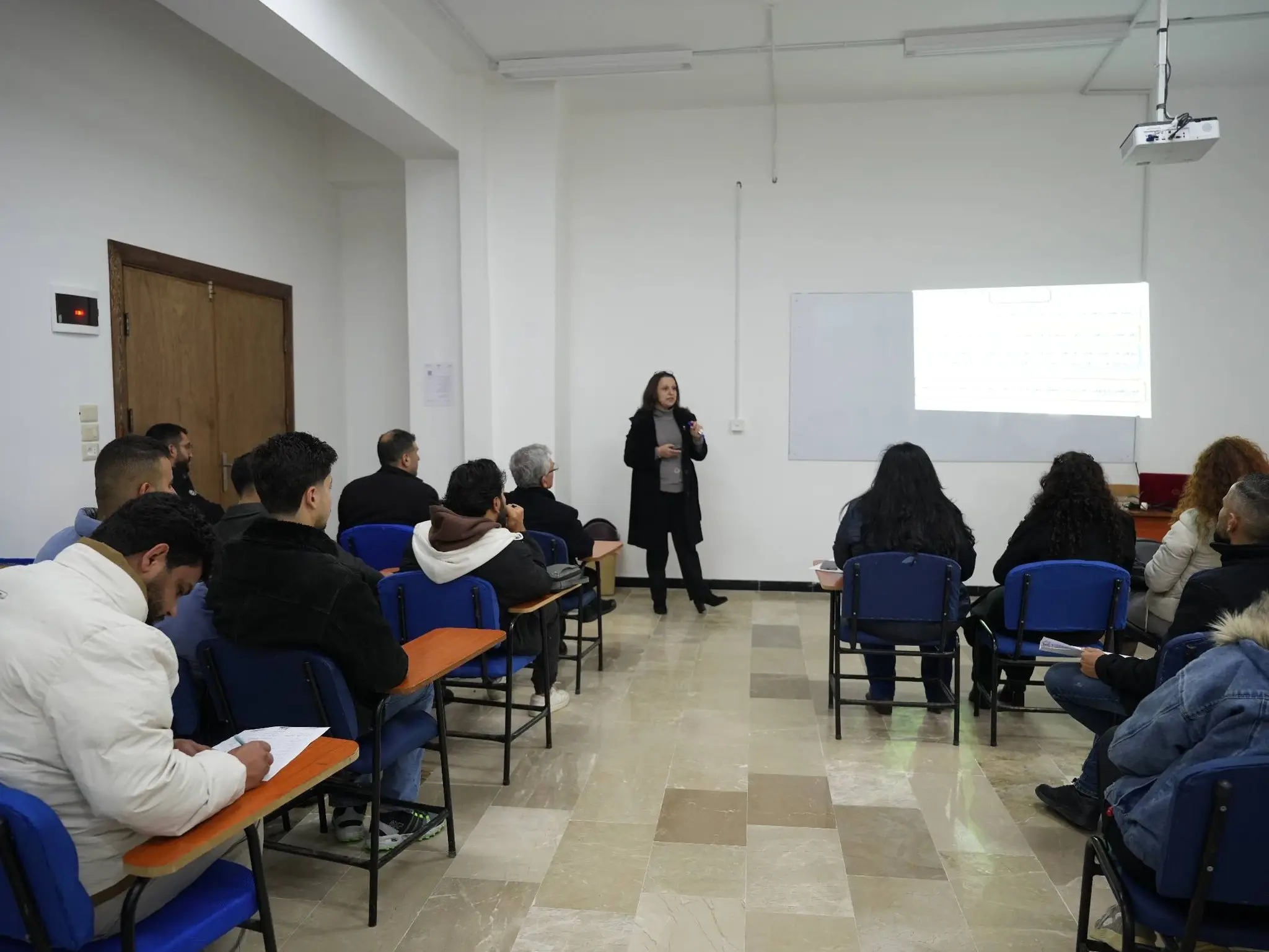 كلية التمريض بجامعة الأندلس الخاصة للعلوم الطبية تنفذ ورشة عمل حول الإرشاد الأكاديمي ونظام الساعات المعتمدة