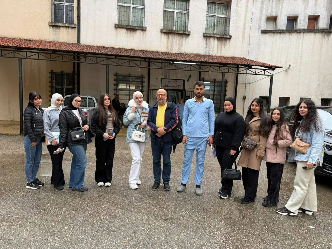 طلاب إدارة المشافي بجامعة الأندلس يجرون زيارة ميدانية استطلاعية لمشفى القدموس الوطني ومشفى الحياة التخصصي لتحليل المعايير التصميمية والوظيفية للمنشآت الصحية