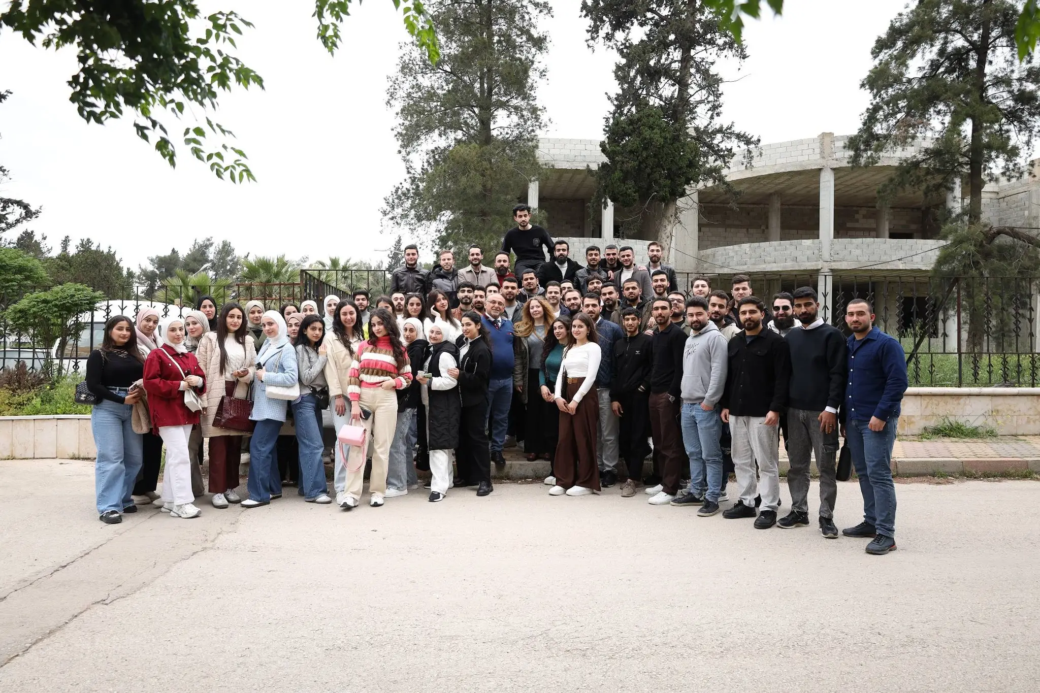 كلية الهندسة الطبية في جامعة الأندلس تنظم زيارة علمية إلى مشفى حماة الوطني للاطلاع على تقنيات تصنيع الأطراف الاصطناعية