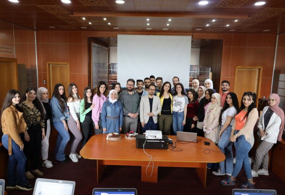 دورة تدريبية في كلية الصيدلة حول أساسيات المعلوماتية الحيوية