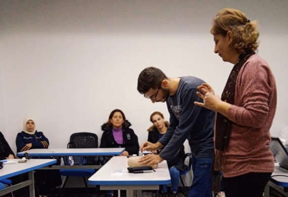 ورشة عمل  لفريق التوعية والتثقيف الصحي التطوعي في كلية التمريض للتوعية حول داء السكري