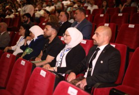 الجلسة الأولى للمؤتمر العلمي الأول لكلية الهندسة الطبية في جامعة الاندلس الخاصة للعلوم الطبية