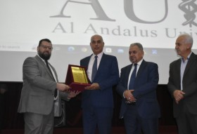 افتتاح دورة في كلية طب الأسنان بعنوان أساسيات في زرع الأسنان
