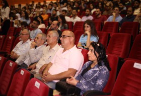 الجلسة الأولى للمؤتمر العلمي الأول لكلية الهندسة الطبية في جامعة الاندلس الخاصة للعلوم الطبية