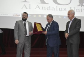 افتتاح دورة في كلية طب الأسنان بعنوان أساسيات في زرع الأسنان