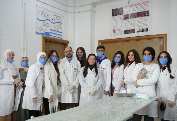 News: جلسة عملية في علم الأدوية في إطار التدريب العملي لطلاب الصيدلة