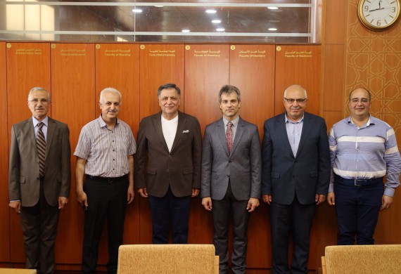 News: Professor Kristoff Evan, Dean of Bioinformatics Engineering Faculty in Pázmány Péter University in Hungary, Visits Al-Andalus University for Medical Sciences